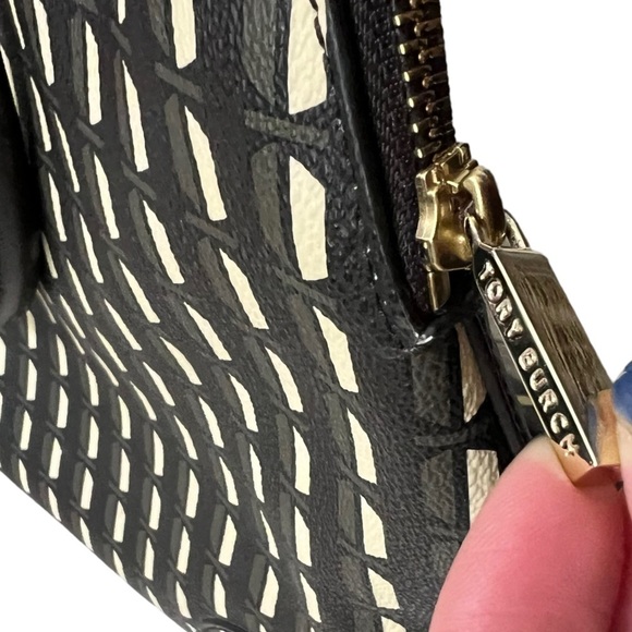 Tory Burch Women’s Robinson Printed Dome Purse - Picture 9 of 11